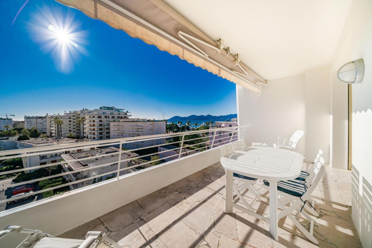 Palm Beach- Free Wifi- Parking- Sea View Apartment Cannes